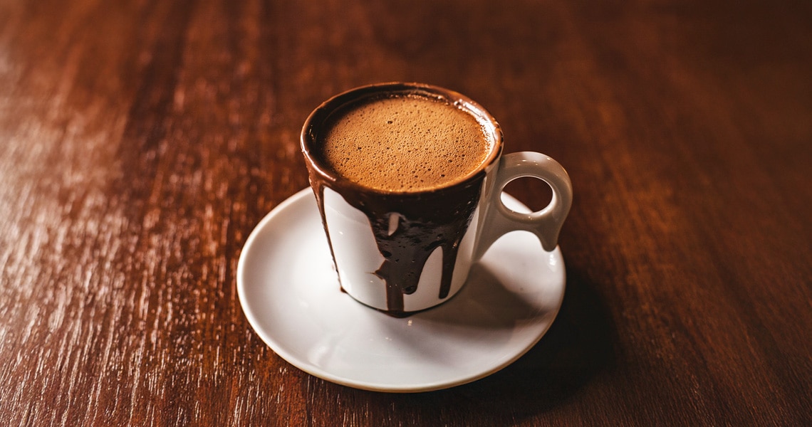 Una taza de cappuccino
