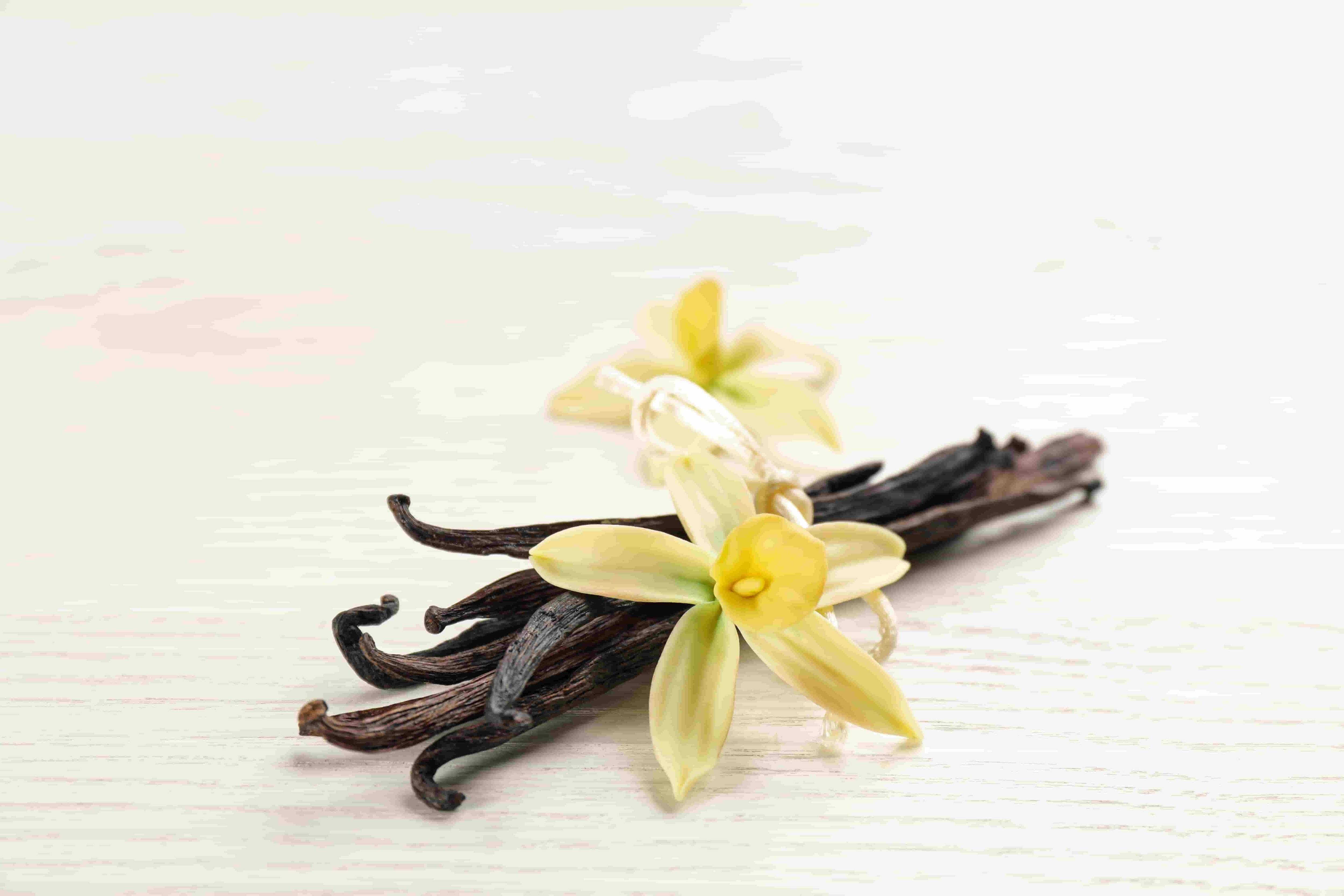 Algunas flores de vainilla, un ingrediente popular en las combinaciones de café.